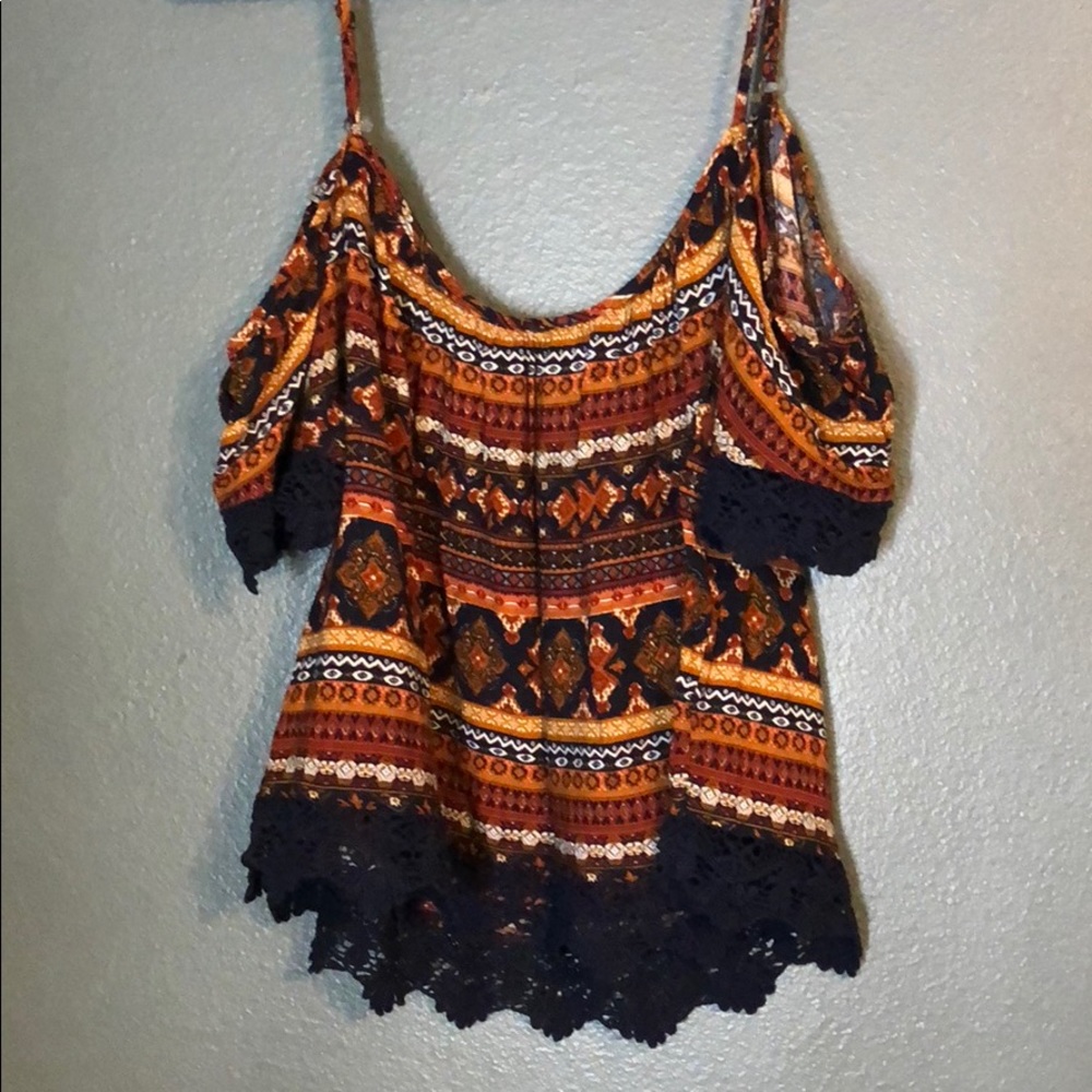 Tank top, off the shoulder